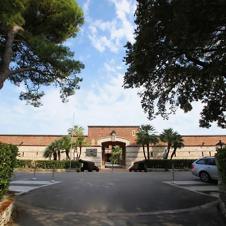ホテル Fortino Napoleonico 4*